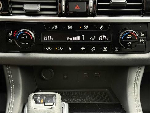 Used 2024 Nissan Pathfinder Platinum image 9