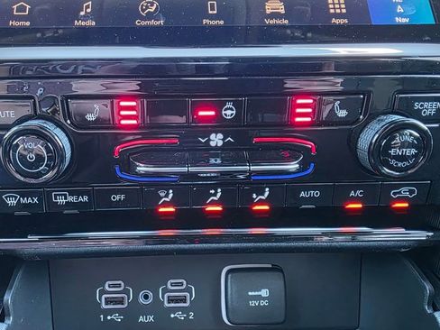 New 2025 Jeep Grand Cherokee Limited w/ Black Appearance Package image 38