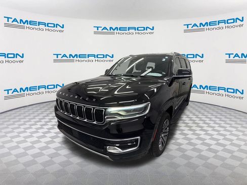 Used 2024 Jeep Wagoneer L Series II w/ Flexible Seating Group RWD image 1