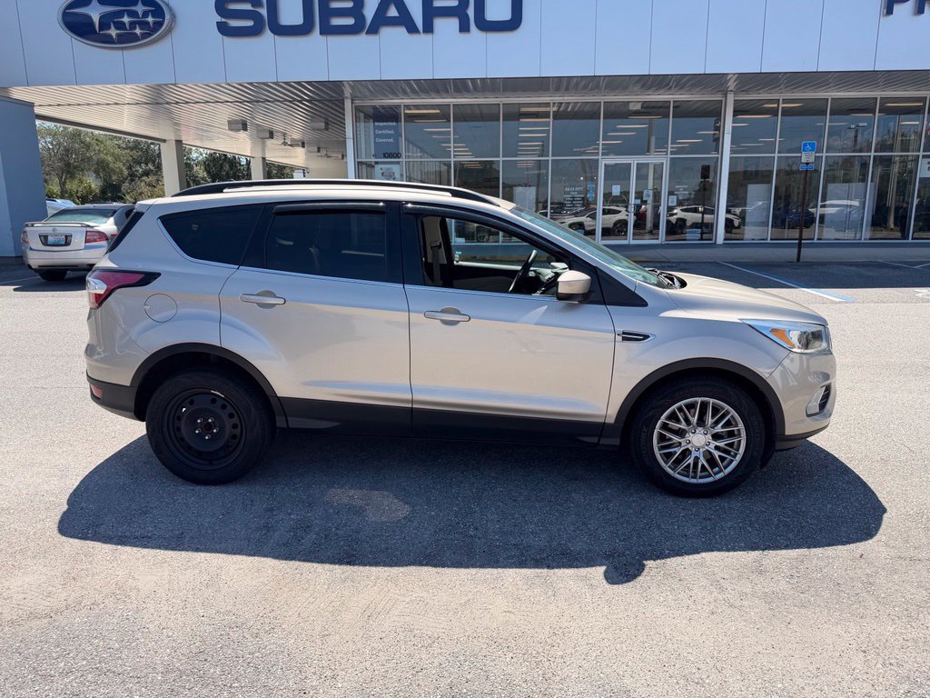 Used 2018 Ford Escape SE w/ SE Sync 3 Package FWD image 2