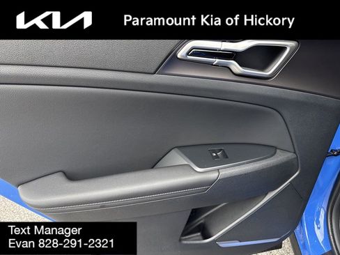 Used 2026 Kia Sportage EX FWD image 12
