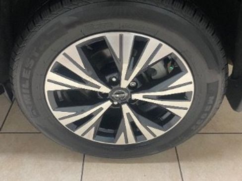Used 2023 Nissan Rogue SV FWD image 27