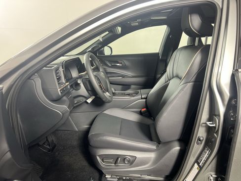 Used 2023 Toyota Crown Limited image 14