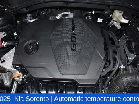 Used 2025 Kia Sorento S FWD image 7