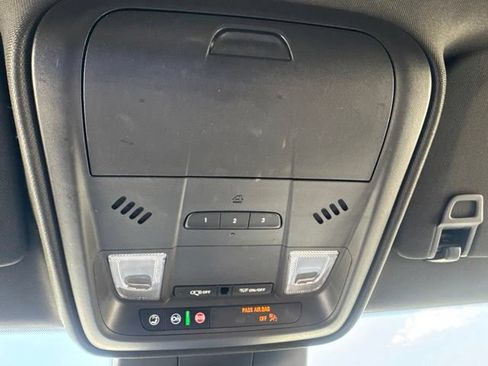 Used 2025 Cadillac XT4 Premium Luxury FWD image 18