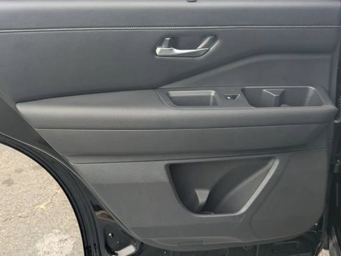Certified 2025 Nissan Pathfinder SL w/ SL Premium Package FWD image 19