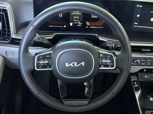 Used 2025 Kia Sorento S FWD image 4