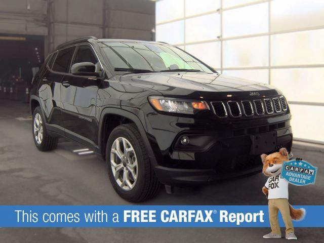 Used 2025 Jeep Compass Latitude w/ Sun & Sound Group AWD/4WD image 2