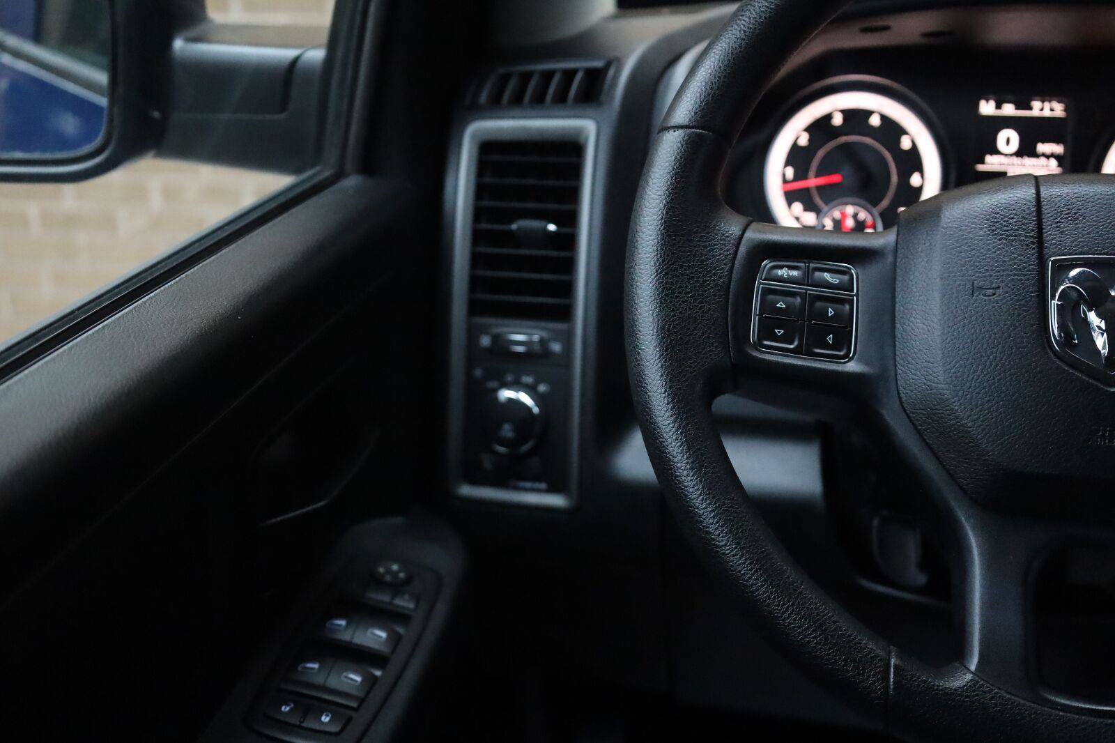 Used 2015 RAM 1500 Express RWD image 30