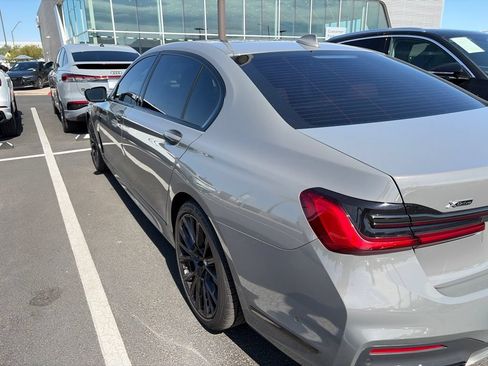 Used 2022 BMW 750i xDrive w/ Executive Package AWD/4WD image 4