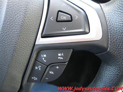 Used 2018 Ford Fusion SE FWD image 13