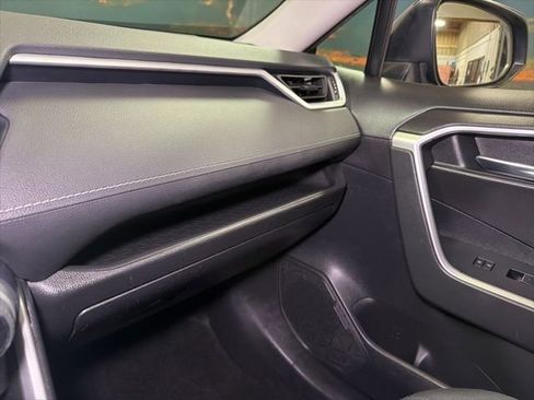 Used 2022 Toyota RAV4 XLE AWD/4WD image 34
