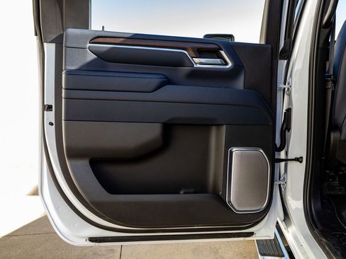 Used 2025 Chevrolet Silverado 2500 High Country w/ Technology Package image 37