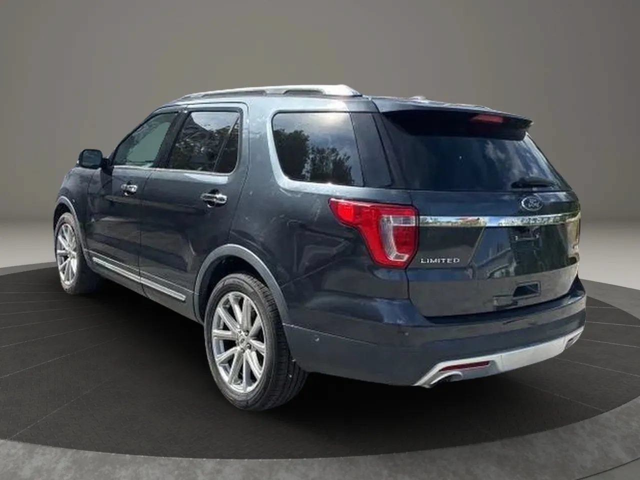 Used 2017 Ford Explorer Limited w/ Equipment Group 301A FWD image 7