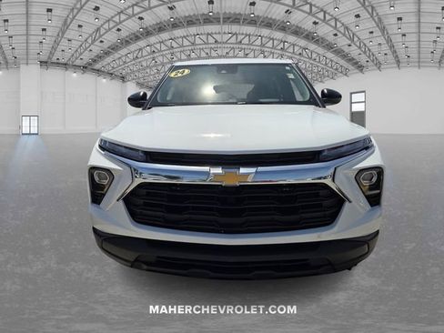 Used 2024 Chevrolet TrailBlazer LS w/ LS Confidence Package FWD image 2