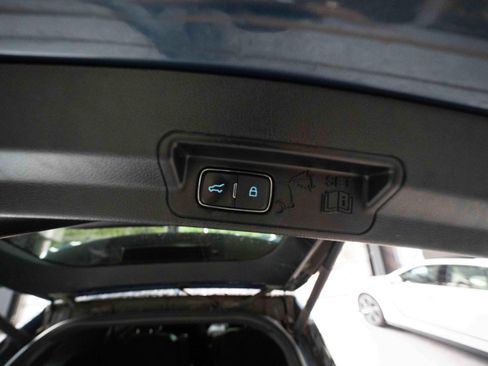 Used 2020 Ford Explorer XLT w/ Equipment Group 202A AWD/4WD image 29