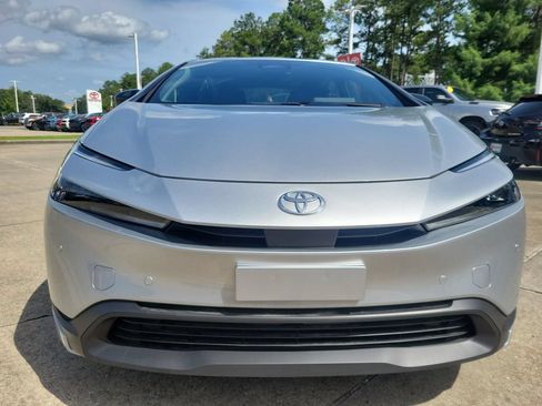 Used 2026 Toyota Prius LE FWD image 4