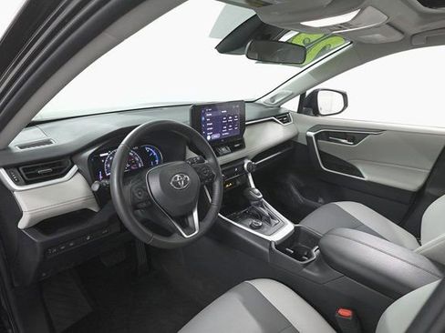 Used 2023 Toyota RAV4 XLE Premium image 12