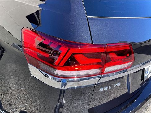 Certified 2021 Volkswagen Atlas SEL R-Line image 28