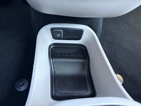 Used 2023 Chrysler Pacifica Touring-L FWD image 35