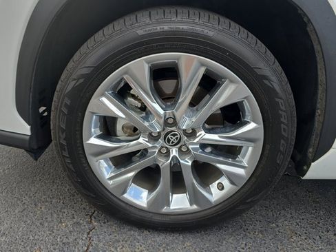 Used 2023 Toyota Highlander Limited FWD image 27