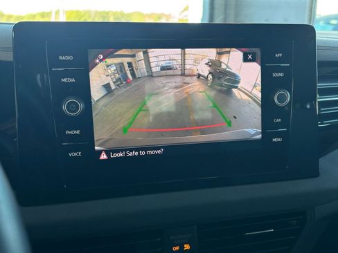 Used 2025 Volkswagen Jetta SE image 17