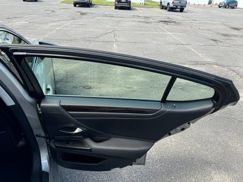 Used 2019 Lexus ES 300h w/ Premium Package FWD image 14