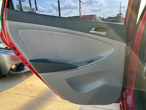 Used 2017 Hyundai Accent SE FWD image 19