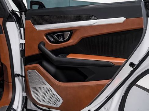 Used 2022 Lamborghini Urus image 35