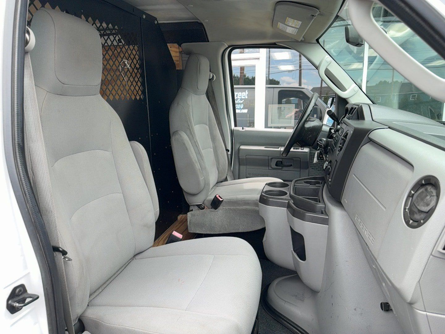 Used 2014 Ford E-350 and Econoline 350 Extended Super Duty w/ Power Group RWD image 12