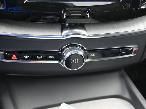 New 2025 Volvo XC60 B5 Plus w/ Protection Package Premier AWD/4WD image 17