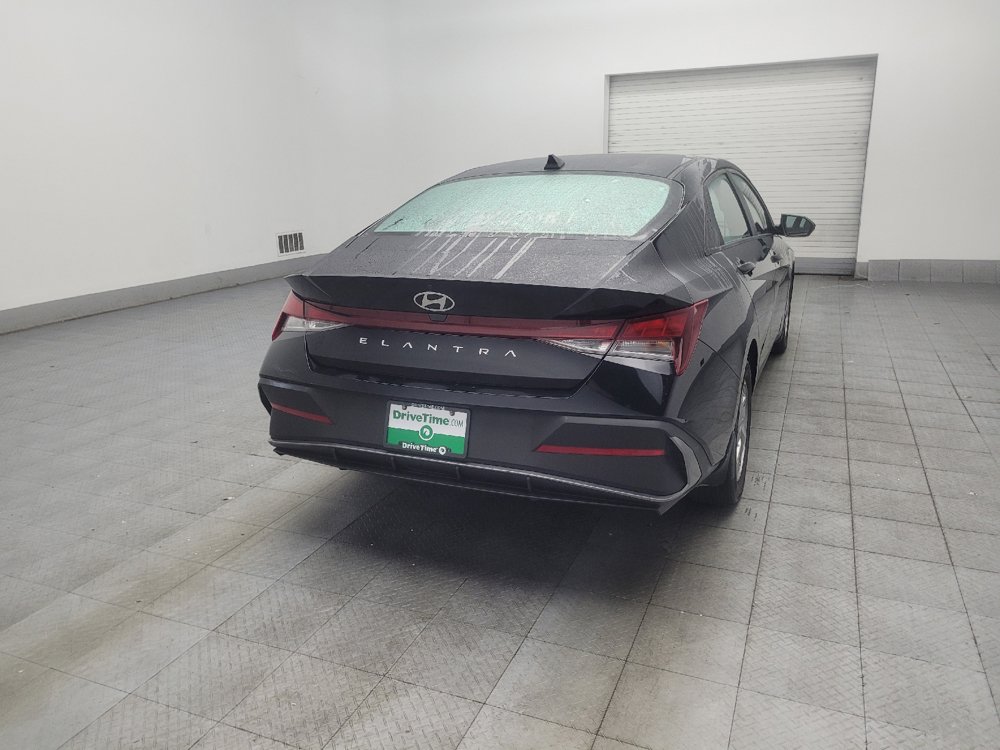 Used 2024 Hyundai Elantra SE FWD image 9
