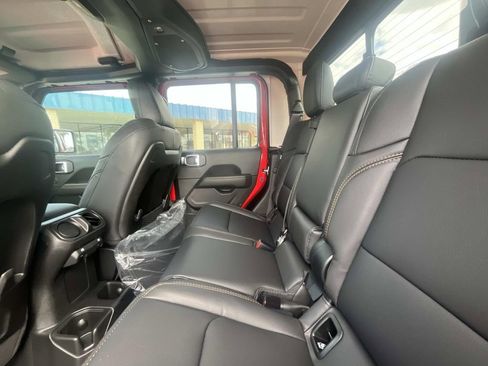 New 2025 Jeep Gladiator Sport image 11