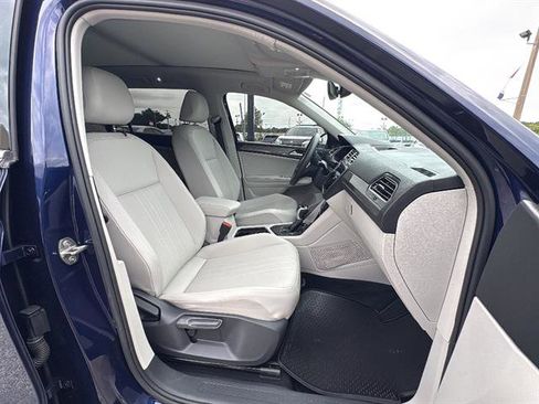 Certified 2023 Volkswagen Tiguan SE w/ Panoramic Sunroof Package FWD image 14
