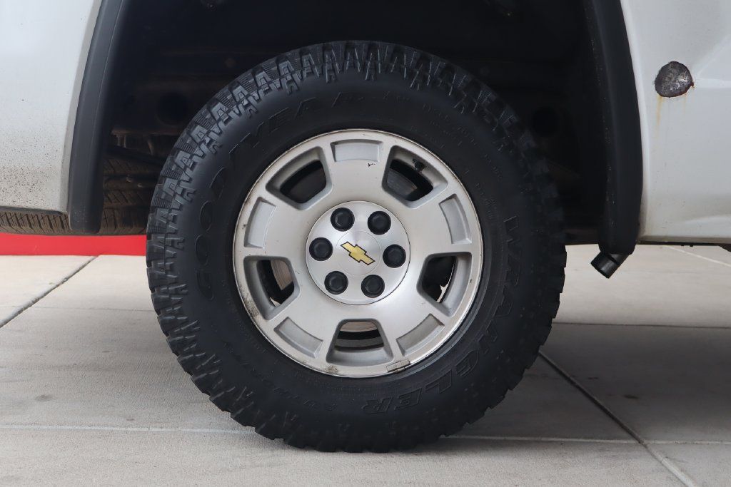 Used 2014 GMC Sierra 1500 SLT w/ All-Terrain Package AWD/4WD image 11
