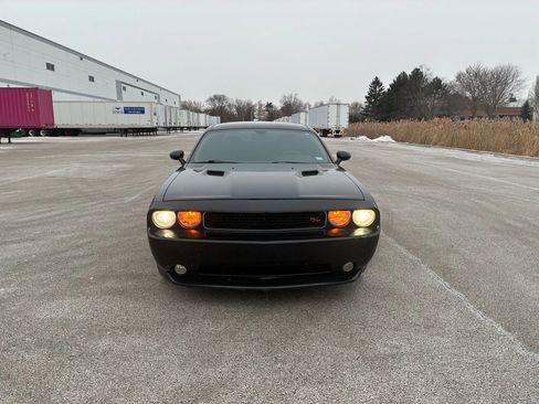 Used 2014 Dodge Challenger R/T RWD image 2