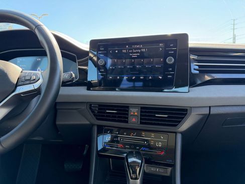 Used 2025 Volkswagen Jetta SE image 18