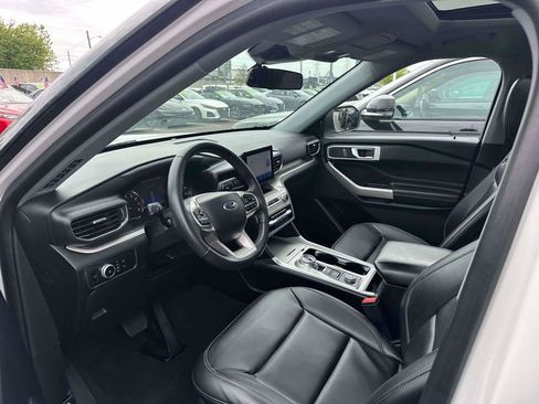 Used 2022 Ford Explorer XLT w/ Equipment Group 202A AWD/4WD image 15