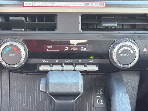 Certified 2025 Toyota Tacoma SR5 AWD/4WD image 24