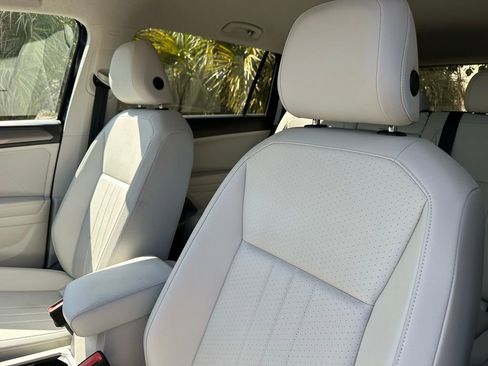 Used 2022 Volkswagen Tiguan SE image 14