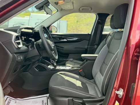 Used 2025 Chevrolet TrailBlazer LT w/ LT Cold Weather Package image 11