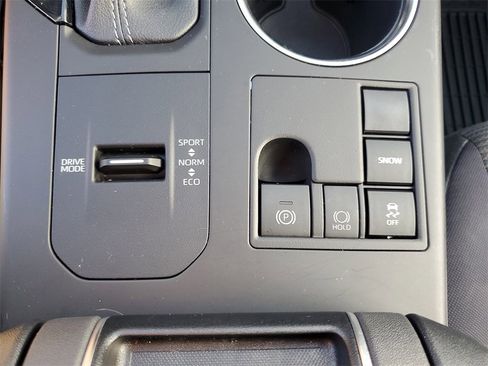 Used 2023 Toyota Highlander LE image 32