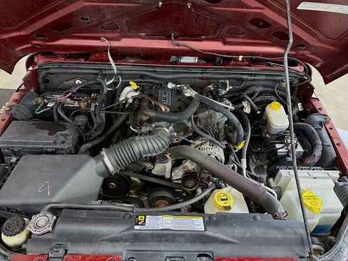 Used 2010 Jeep Wrangler Unlimited Sport image 29