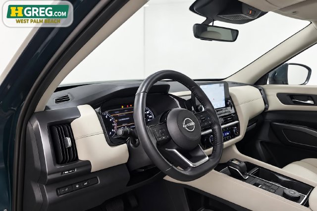 Used 2023 Nissan Pathfinder SL AWD/4WD image 14