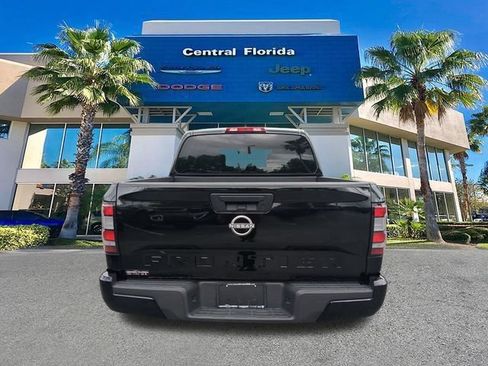 Used 2024 Nissan Frontier SV RWD image 6