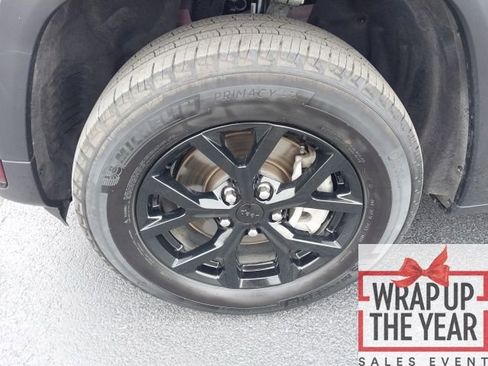 Used 2024 Jeep Grand Cherokee L Altitude image 18