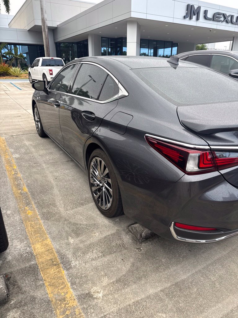 Used 2024 Lexus ES 300h w/ Technology Package FWD image 7