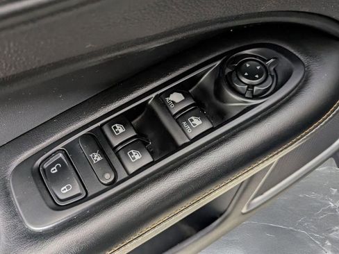 Used 2018 Jeep Compass Latitude w/ Popular Equipment Group FWD image 15