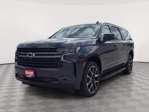 Used 2022 Chevrolet Suburban RST w/ Sport Performance Package AWD/4WD image 3