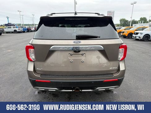 Used 2021 Ford Explorer XLT w/ Equipment Group 202A AWD/4WD image 4